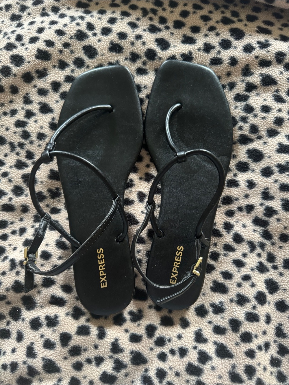 Express Black Minimalist Toe-Loop Ankle-Strap Sandals